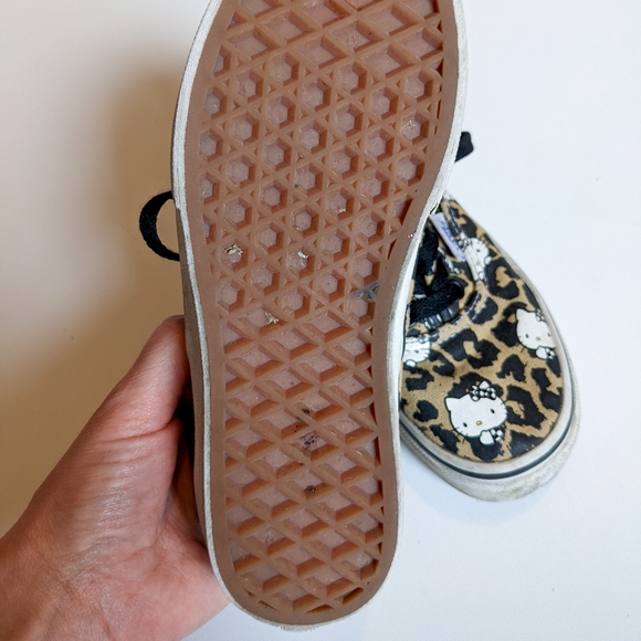 Limited Edition Hello Kitty Vans - Youth 12 - Picture 3 of 6